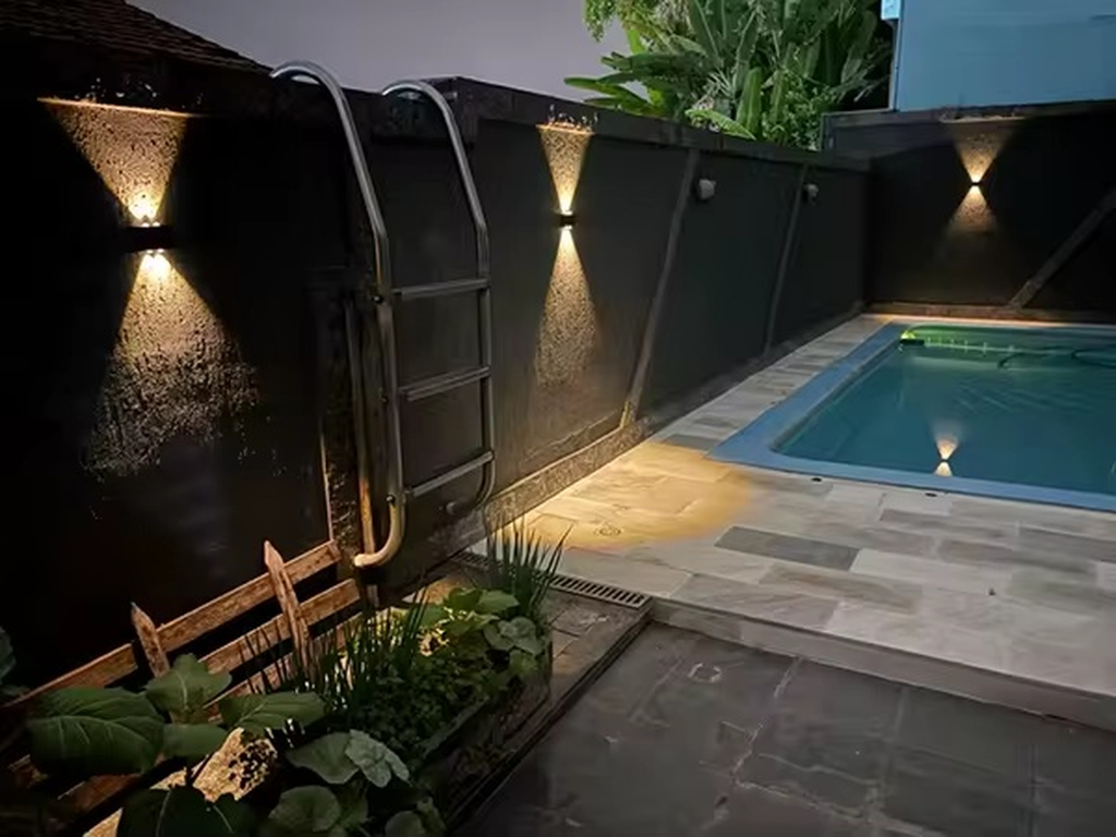 Elowen Solar Wall Light